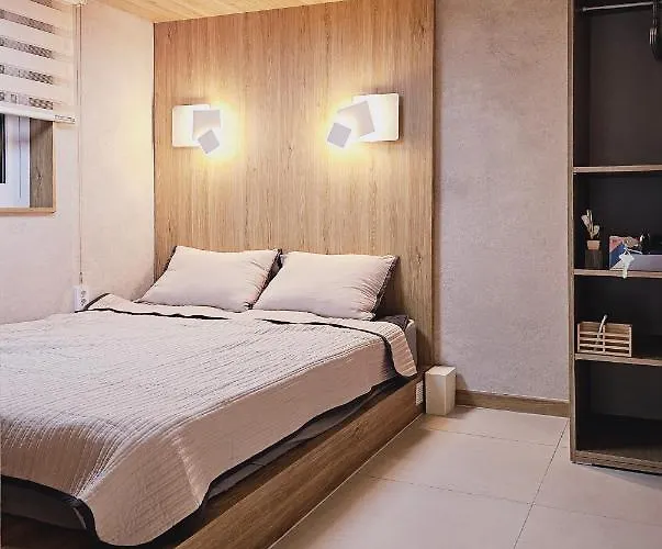 Near Lotte World! Best-rated Close To Seongsu, Gangnam, And Asan Medical Center *