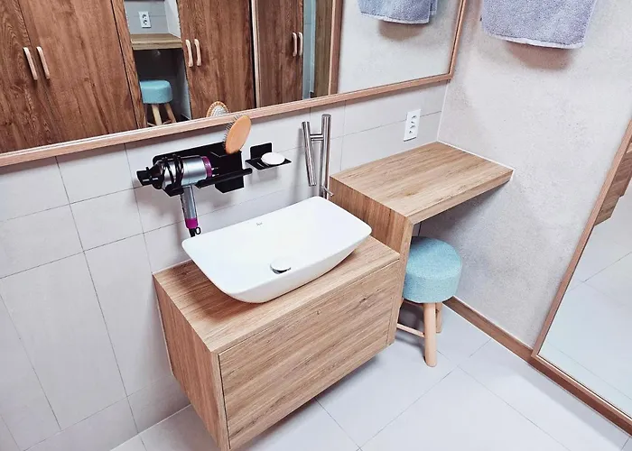 Near Lotte World! Best-rated Close To Seongsu, Gangnam, And Asan Medical Center Apartment Seoul
