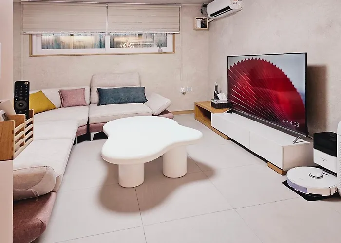 Near Lotte World! Best-rated Close To Seongsu, Gangnam, And Asan Medical Center Apartment