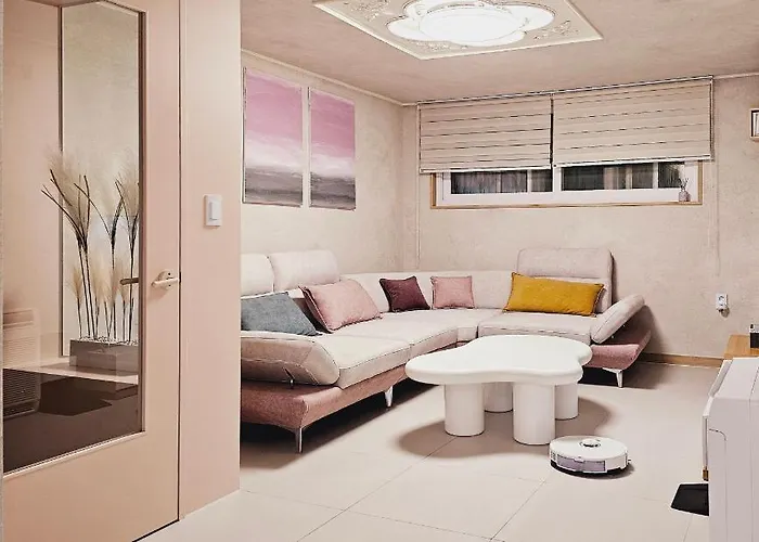 Near Lotte World! Best-rated Close To Seongsu, Gangnam, And Asan Medical Center *