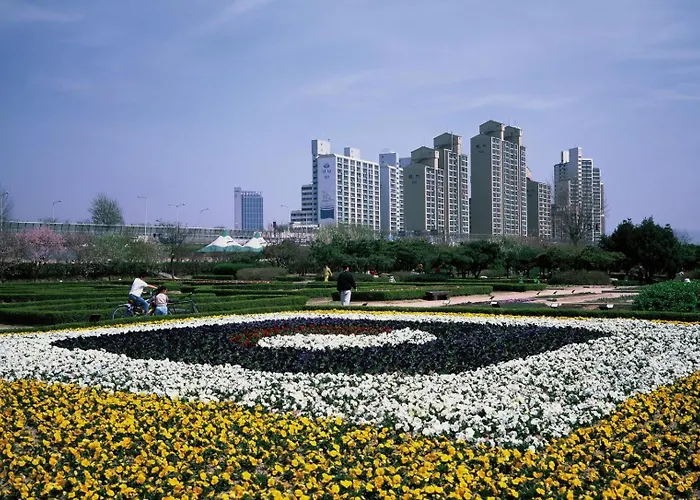 Near Lotte World! Best-rated Close To Seongsu, Gangnam, And Asan Medical Center *