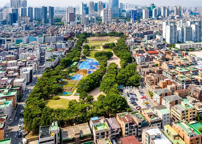 Near Lotte World! Best-rated Close To Seongsu, Gangnam, And Asan Medical Center *
