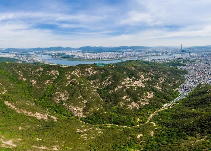 Near Lotte World! Best-rated Close To Seongsu, Gangnam, And Asan Medical Center Apartment Seoul
