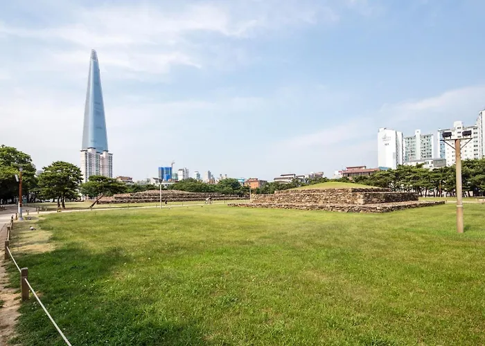 Near Lotte World! Best-rated Close To Seongsu, Gangnam, And Asan Medical Center *