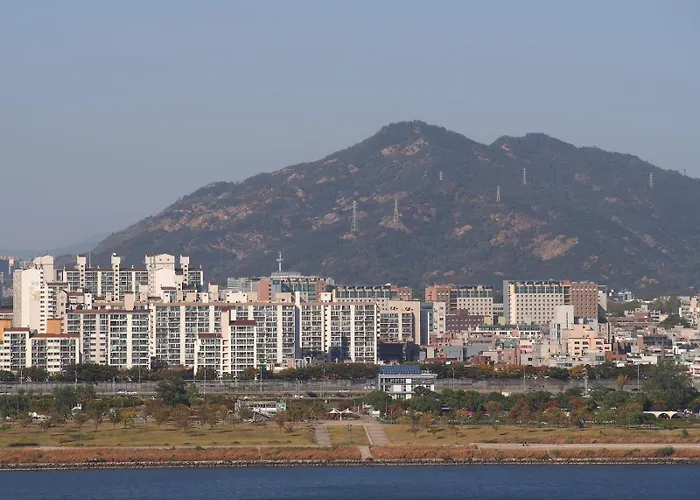 Near Lotte World! Best-rated Close To Seongsu, Gangnam, And Asan Medical Center *